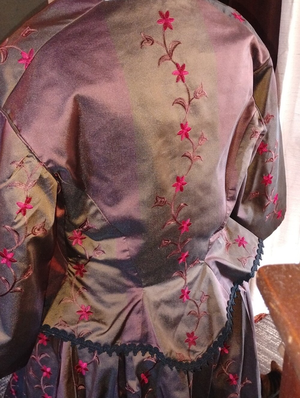 Brown Two Tone Taffeta Victorian Walking Dress Red Floral Embroidery Reenactor - Picture 4 of 15